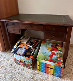 Scrivania Classica Studio con Piano in Pelle Verde