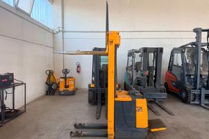 TRANSPALLET A COLONNA CON PEDANA JUNGHEINRICH