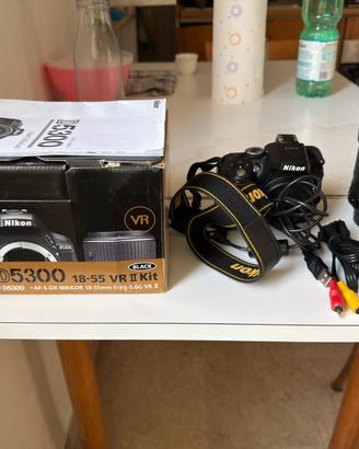 Nikon D5300 + obiettivo 18-105 18900 scatti