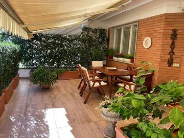 Appartamento di 230 m² con più di 5 locali e box a