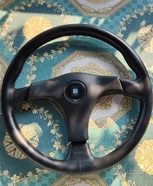 Volante d'epoca in pelle nera Nardi