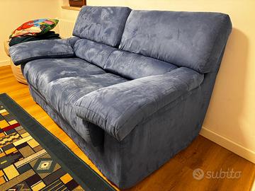 Divano 2 posti buono stato - comodo colore blu