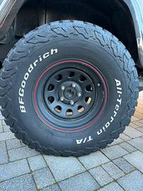 BF Goodrich All Terrains 31” x 10,5 R15 con cerchi