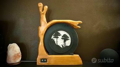 Lampada in legno lavorato a mano