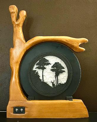 Lampada in legno lavorato a mano