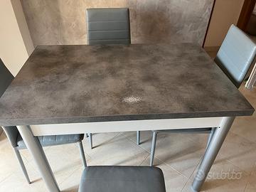 Tavolo scavolini grigio con sedie bianche 70x110