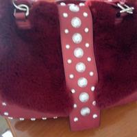 Borsa bordeaux con due manici diversi