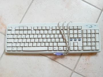 Tastiera per PC, usata,  con connettore  PS2