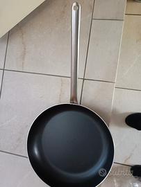 pentola con manico in acciaio 