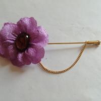 Spilla con fiore in stoffa 
