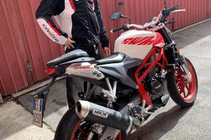 moto SWM 125 VAREZ