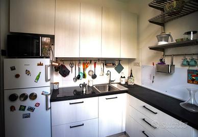 cucina angolare compresa di elettrodomestici 