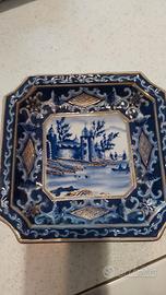 piatto in porcellana blu e oro