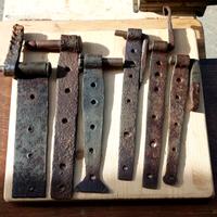 Cerniere antiche in ferro battuto