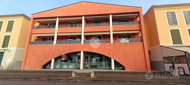 NEGOZIO A TRAVAGLIATO