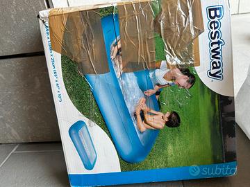 Piscina rettangolare gonfiabile Bestway.