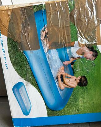 Piscina rettangolare gonfiabile Bestway.