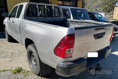 TOYOTA Hilux 2.4 D-4D 4WD 2 porte Extra Cab Comf