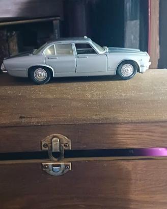 Modellino Jaguar XJ