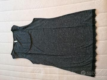 Top lungo senza maniche con filo lurex