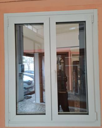 finestra in pvc colore bianco dim mm 990x1200
