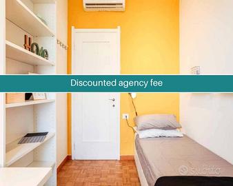 Stanza in appartamento di 94 m² a Milano