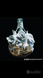 piccola damigiana in vetro trasparente con rose bi