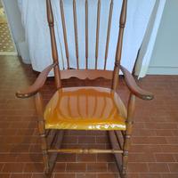 Sedia a dondolo classica con seduta imbottitura