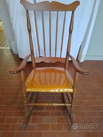 Sedia a dondolo classica con seduta imbottitura