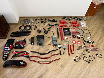 Ricambi e pezzi HM 50/125 e am6 e plastiche crf