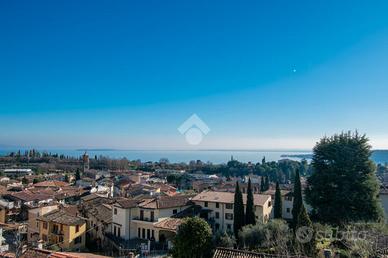 VILLA SINGOLA A PADENGHE SUL GARDA