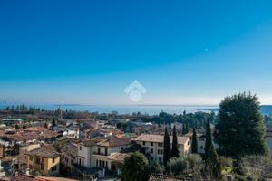 VILLA SINGOLA A PADENGHE SUL GARDA