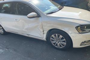 Volkswagen Passat 2011 2.0  incidentata - 