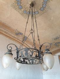 Lampadario antico in ferro