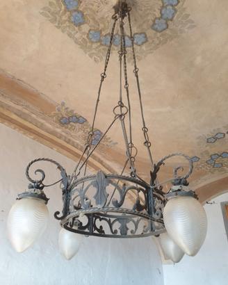 Lampadario antico in ferro