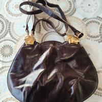 Borsa pelle marrone con dettagli oro bottoni