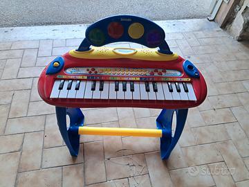 Pianola giocattolo Bontempi. Funzionamento a pile