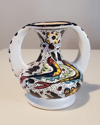 Piccolo vaso in ceramica decorato a mano.