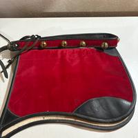 sotto sella e collana rosso