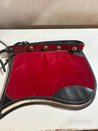 sotto sella e collana rosso