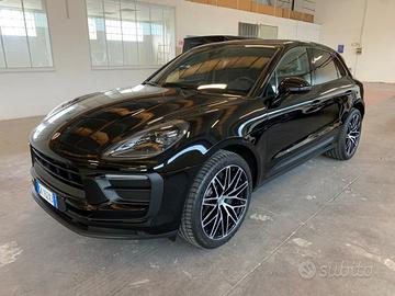 Porsche macan iva esposta