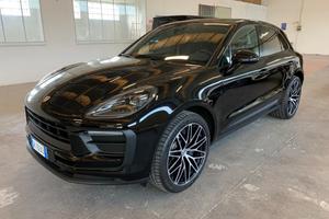 Porsche macan iva esposta
