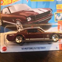 Hot wheels ford mustang 2 2 fastback 1/64