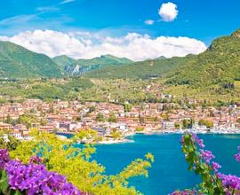 Bar gelateria fronte lago con appartamenti