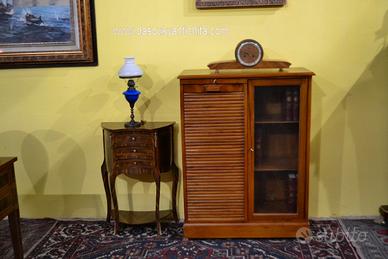 Schedario-classificatore con serrandina e vetrina