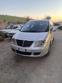 Lancia Phedra 7 pisti