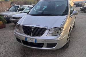 Lancia Phedra 7 pisti