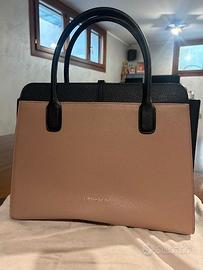 Shopping in pelle Bulgari