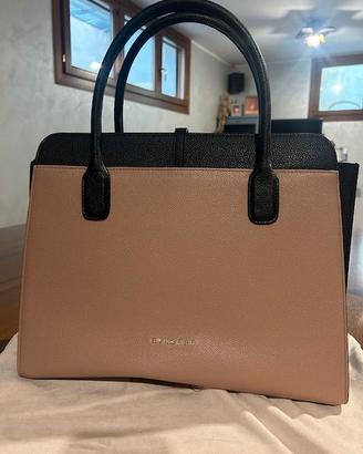 Shopping in pelle Bulgari