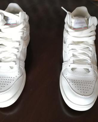 Scarpe marca Diadora, colore bianco e beige